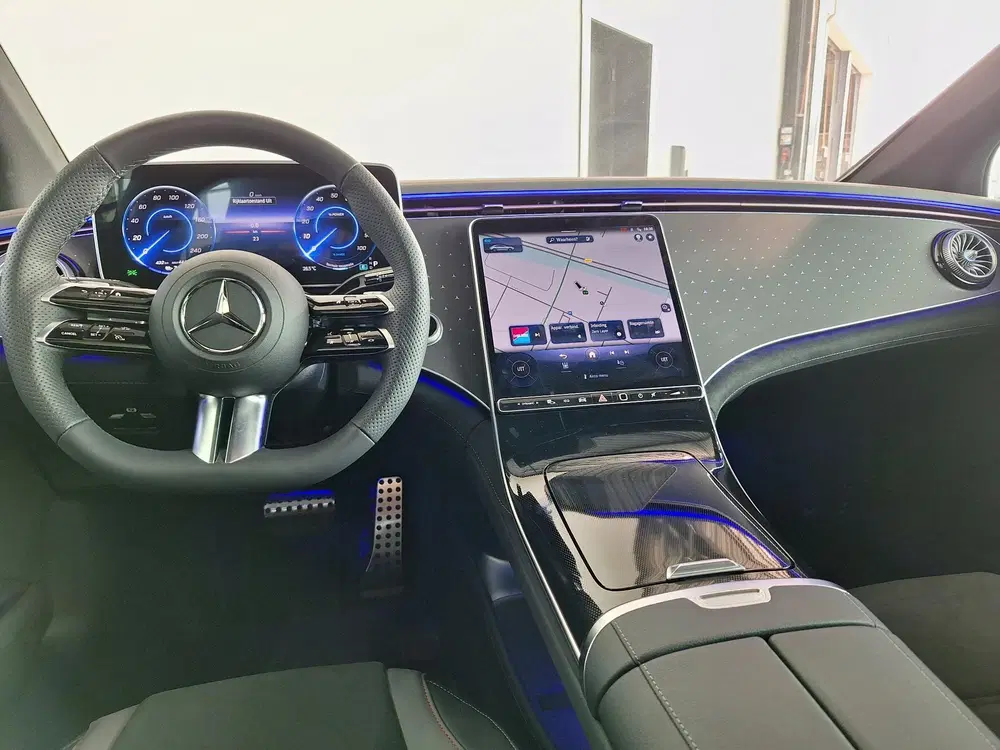 Mercedes-Benz EQE 350 AMG Line uit 2024, foto 8