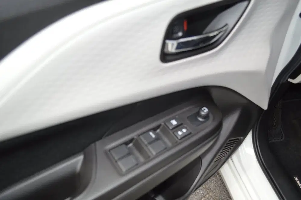 Suzuki Swift 1.2 Comfort Smart Hybrid uit 2024, foto 13