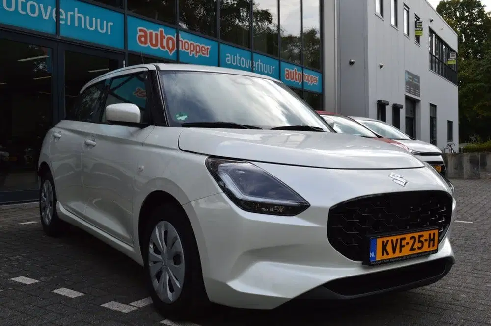 Suzuki Swift 1.2 Comfort Smart Hybrid uit 2024, foto 2
