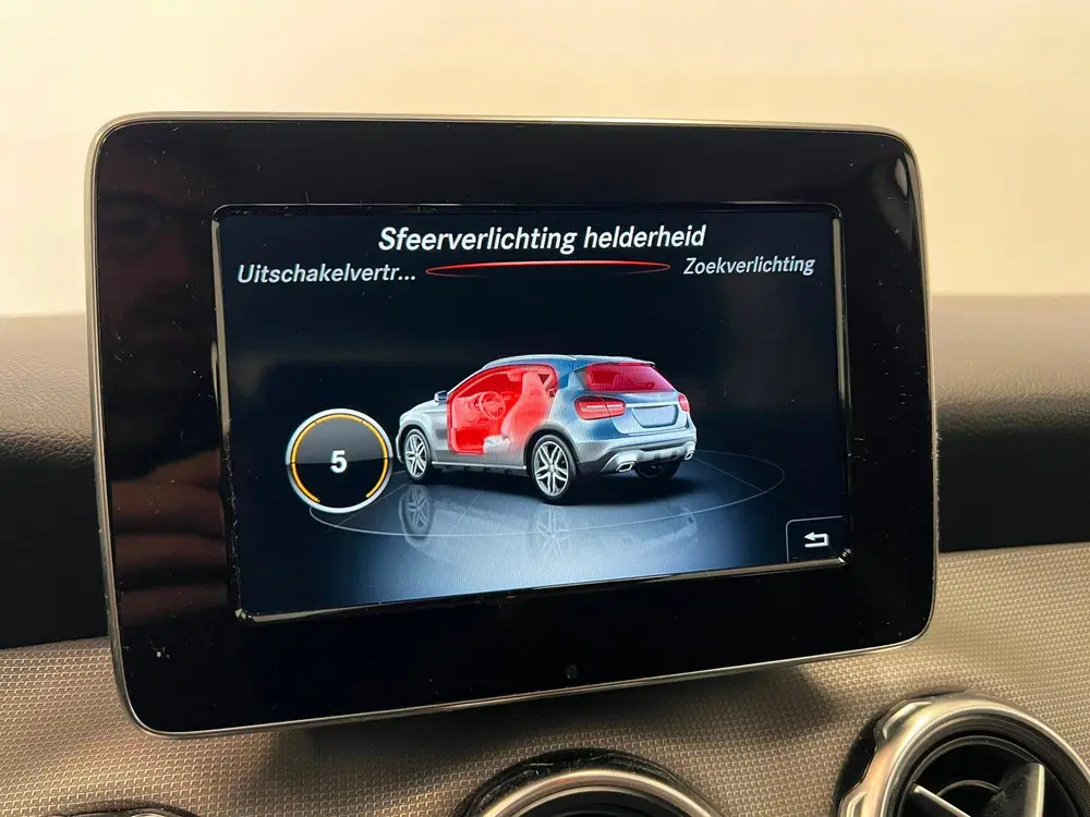 Mercedes-Benz GLA 180 Urban uit 2019, foto 13