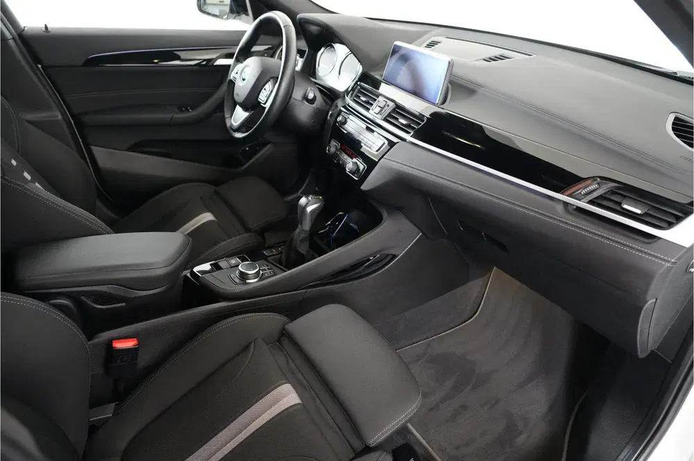 BMW X2 xDrive25e PHEV 220 pk uit 2023, foto 10