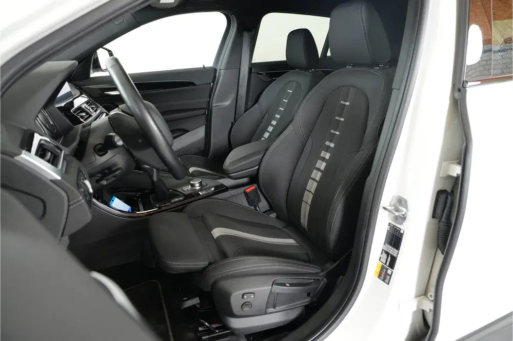 BMW X2 xDrive25e PHEV 220 pk uit 2023, foto 12