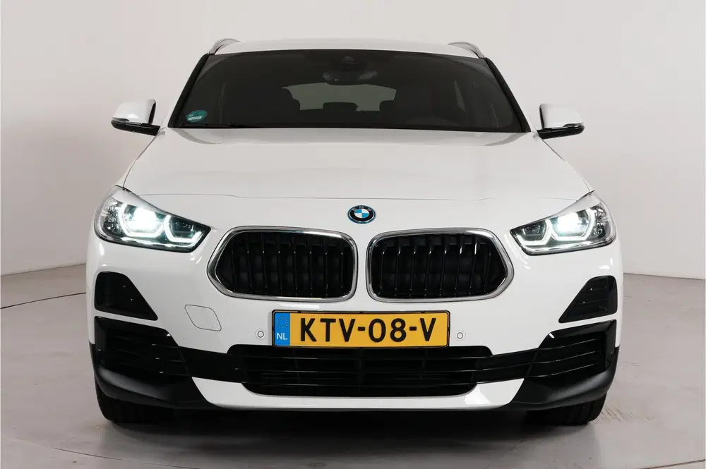 BMW X2 xDrive25e PHEV 220 pk uit 2023, foto 3