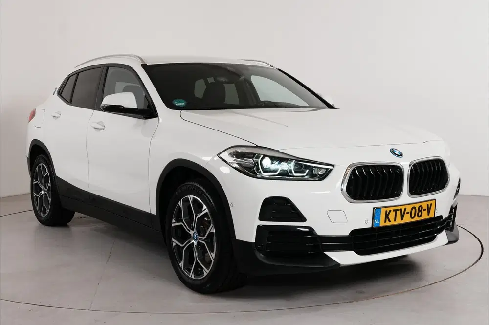 BMW X2 xDrive25e PHEV 220 pk uit 2023, foto 4