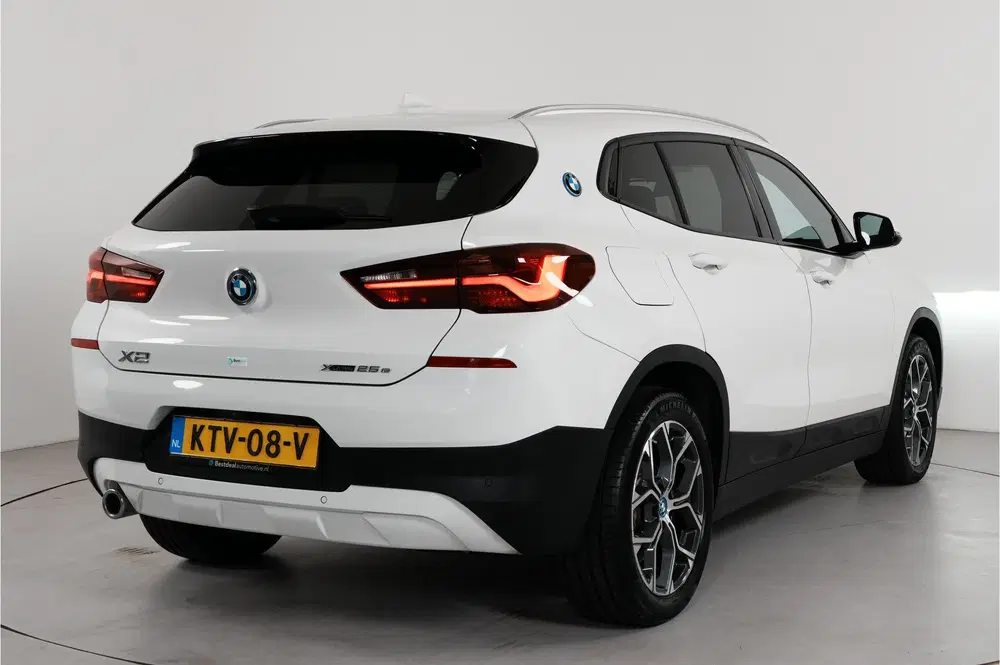 BMW X2 xDrive25e PHEV 220 pk uit 2023, foto 6