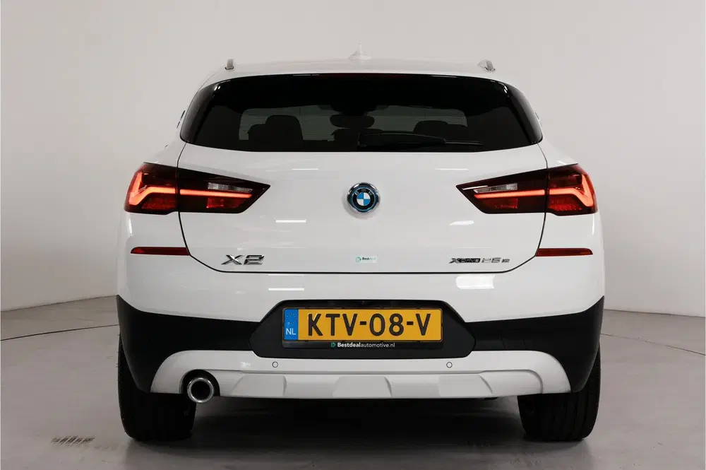 BMW X2 xDrive25e PHEV 220 pk uit 2023, foto 7