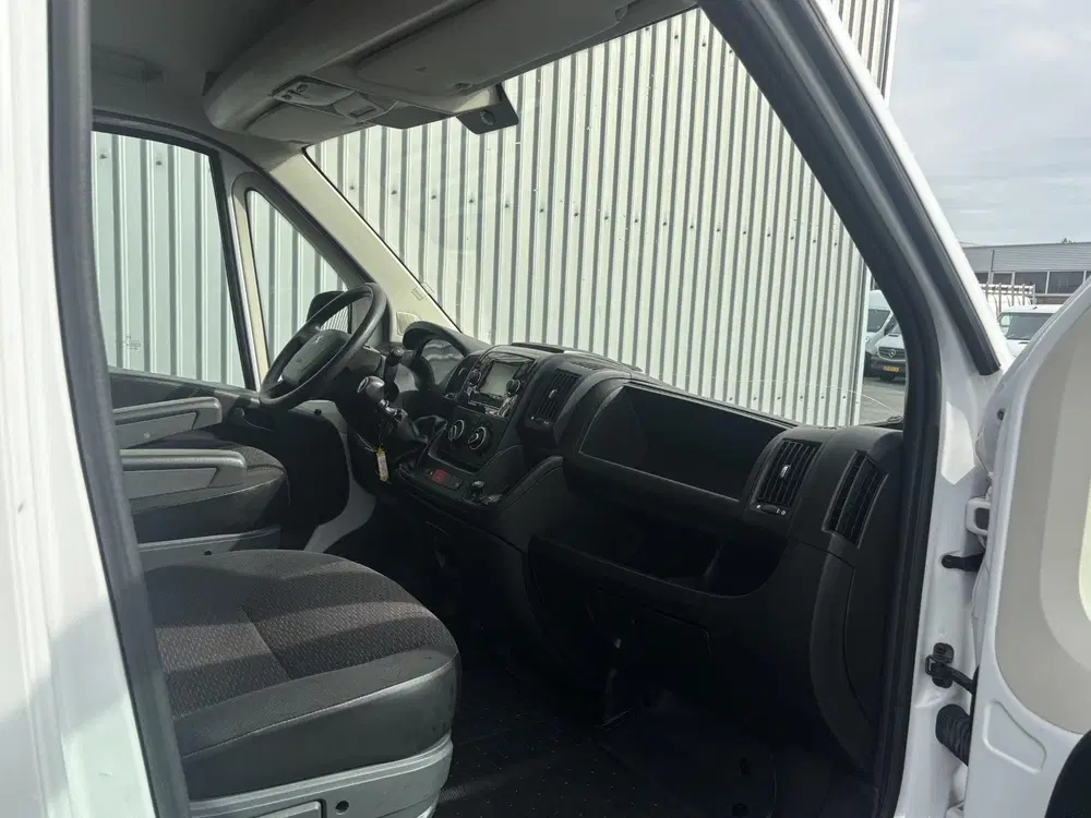 Peugeot Boxer 2.2 BlueHDi L4*LAADBAK*LUCHTVERING*HAAK*A uit 2022, foto 12