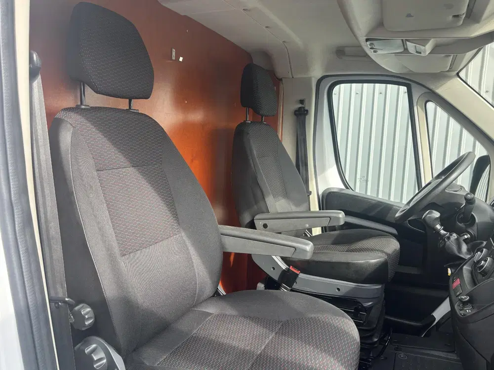 Peugeot Boxer 2.2 BlueHDi L4*LAADBAK*LUCHTVERING*HAAK*A uit 2022, foto 13