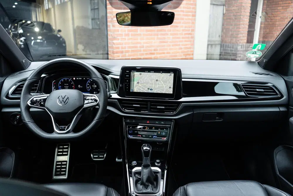 Volkswagen T-Roc 1.5 TSI R-Line Pano uit 2022, foto 2