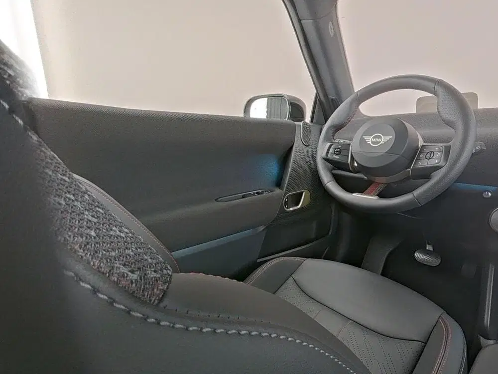 Mini Hatchback Cooper SE uit 2026, foto 3