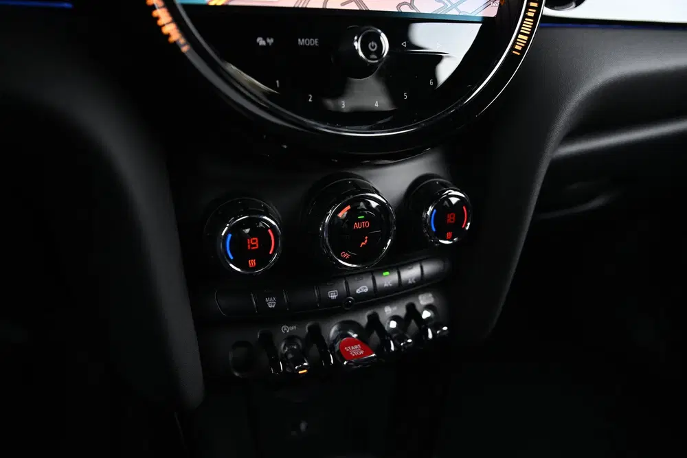 Mini Hatchback Cooper Classic uit 2022, foto 10
