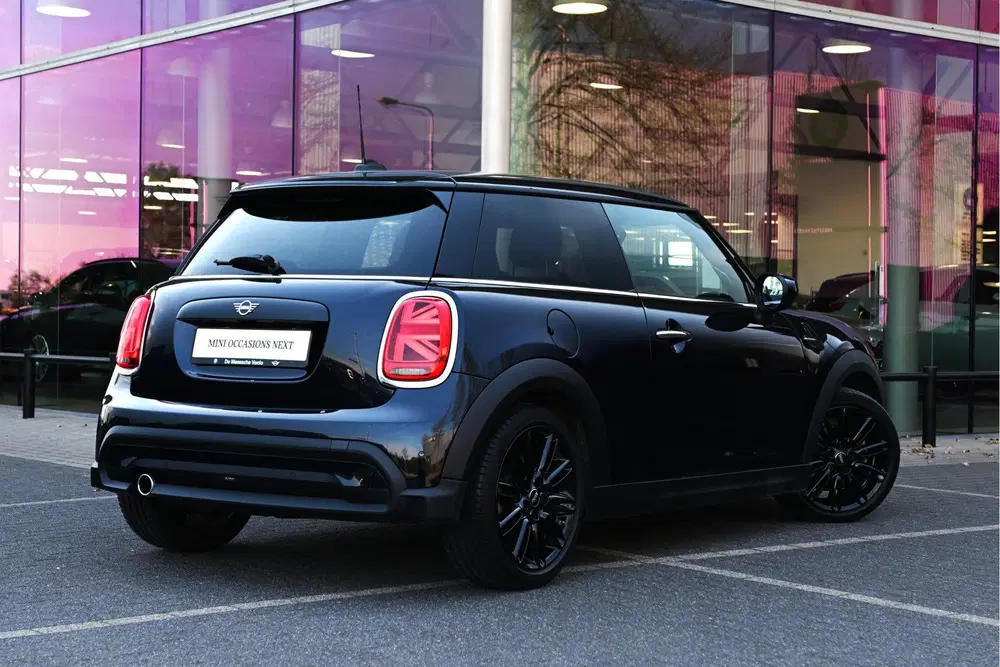 Mini Hatchback Cooper Classic uit 2022, foto 2