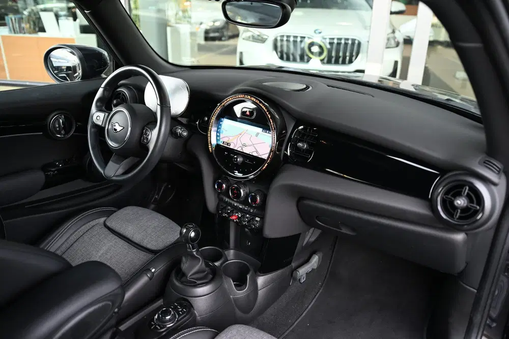 Mini Hatchback Cooper Classic uit 2022, foto 3