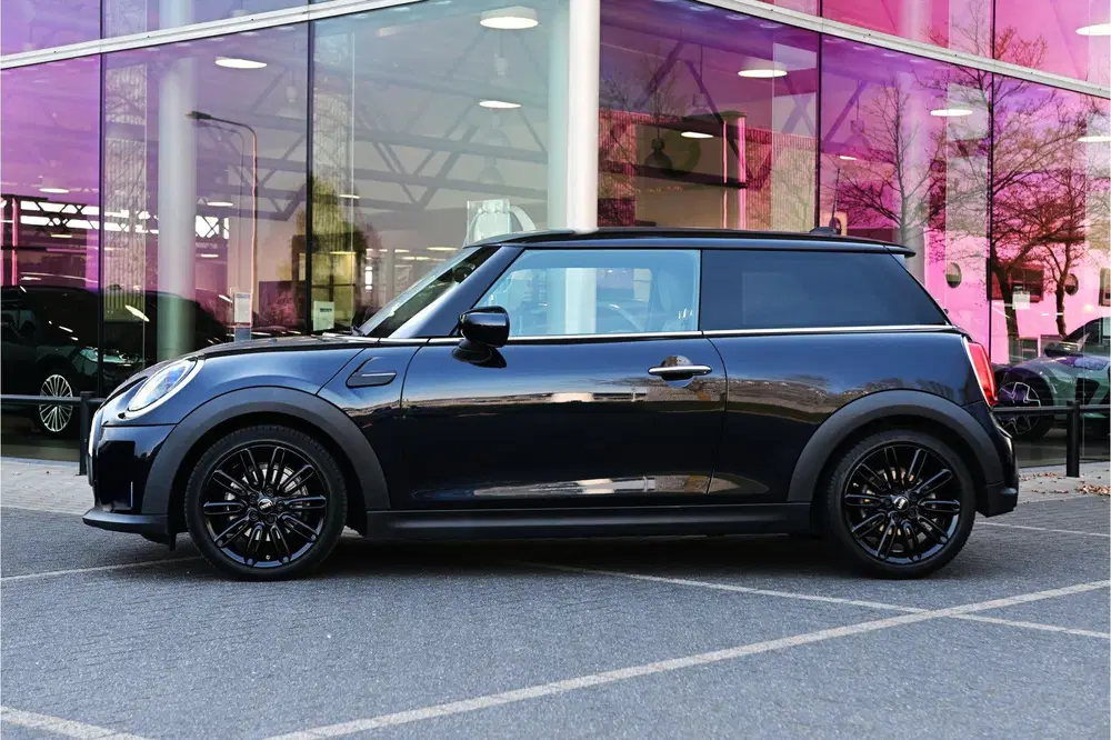 Mini Hatchback Cooper Classic uit 2022, foto 5