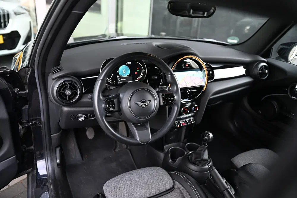 Mini Hatchback Cooper Classic uit 2022, foto 6