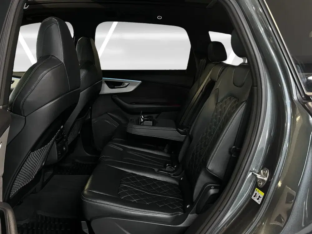 Audi SQ7 4.0 TFSI SQ7 Quattro 7p Luchtvering uit 2021, foto 13
