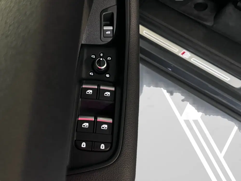 Audi SQ7 4.0 TFSI SQ7 Quattro 7p Luchtvering uit 2021, foto 8