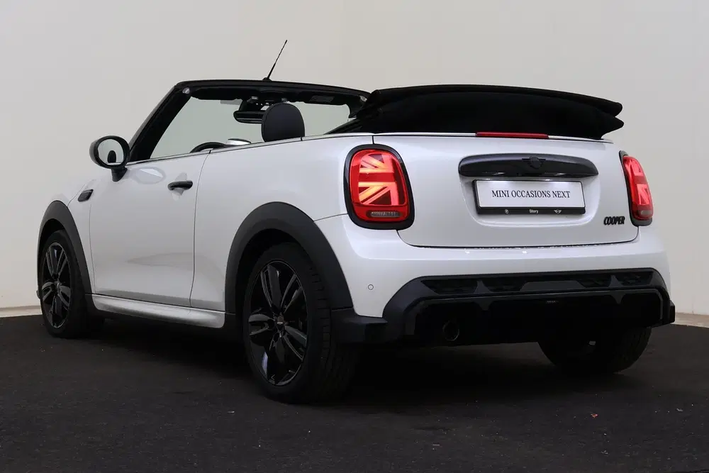 Mini Cabrio Cooper JCW Automaat uit 2023, foto 15