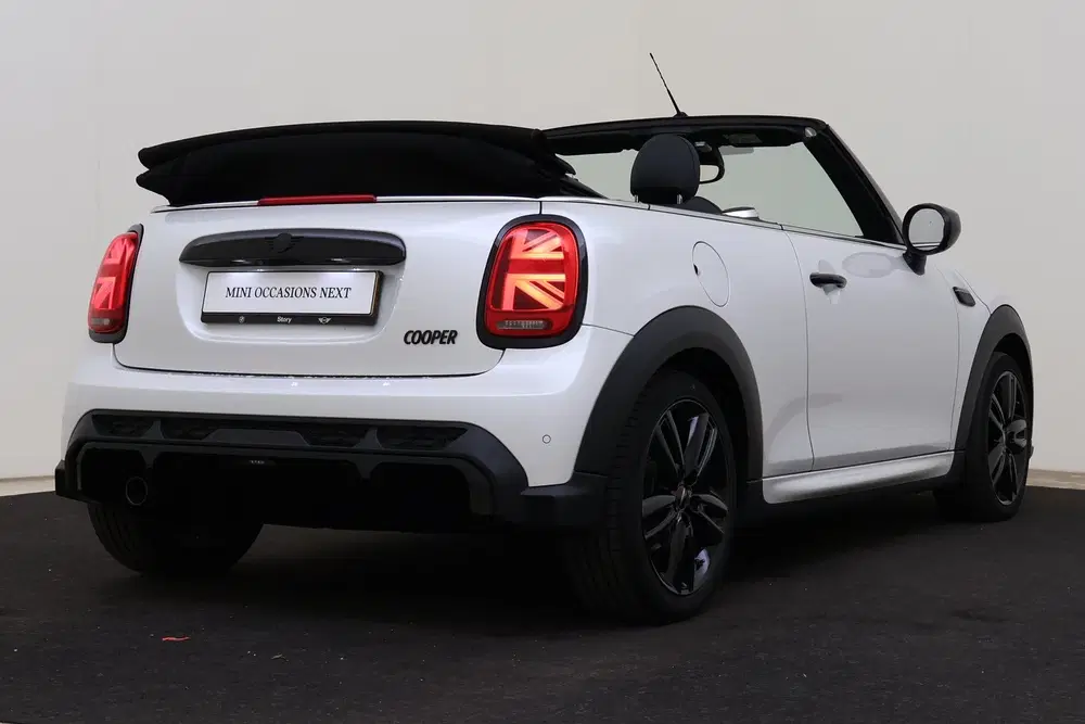 Mini Cabrio Cooper JCW Automaat uit 2023, foto 2