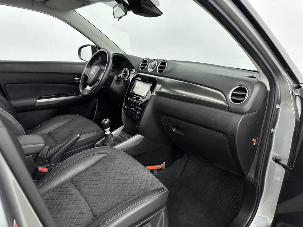Suzuki Vitara 1.4 Boosterjet Style Smart Hybrid uit 2021, foto 6