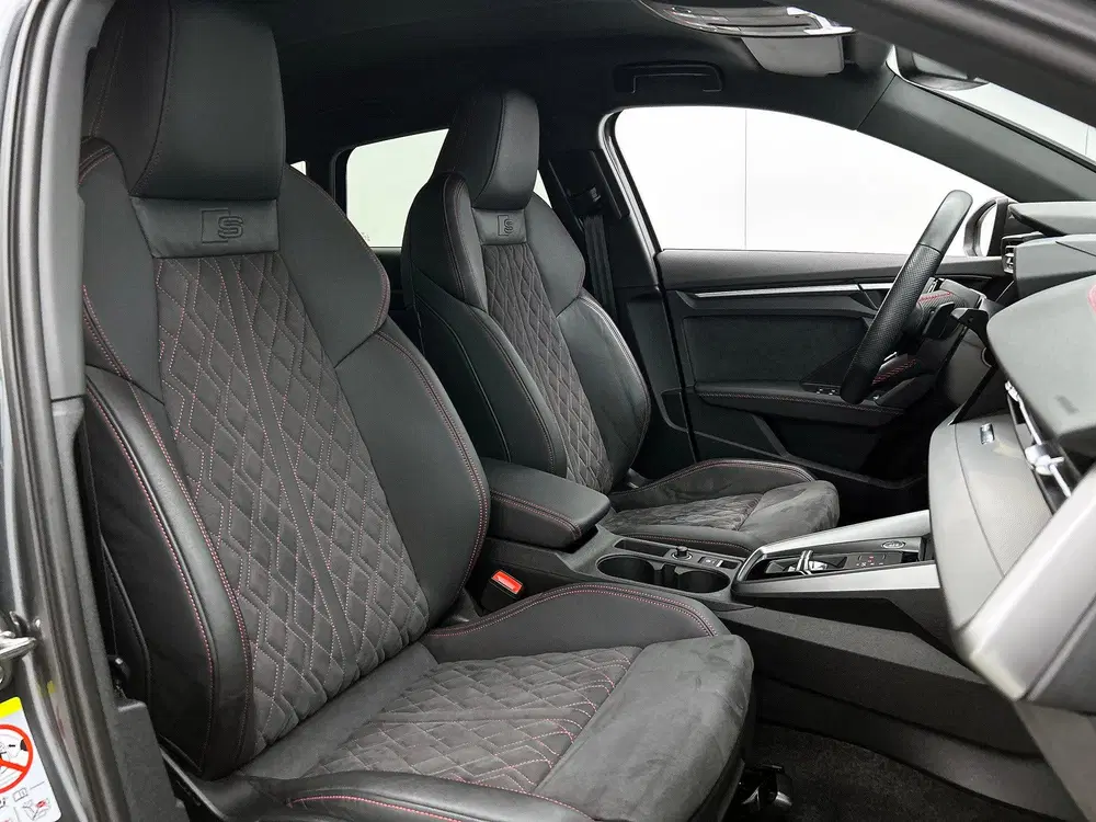 Audi A3 40 TFSI e S Edition uit 2022, foto 14