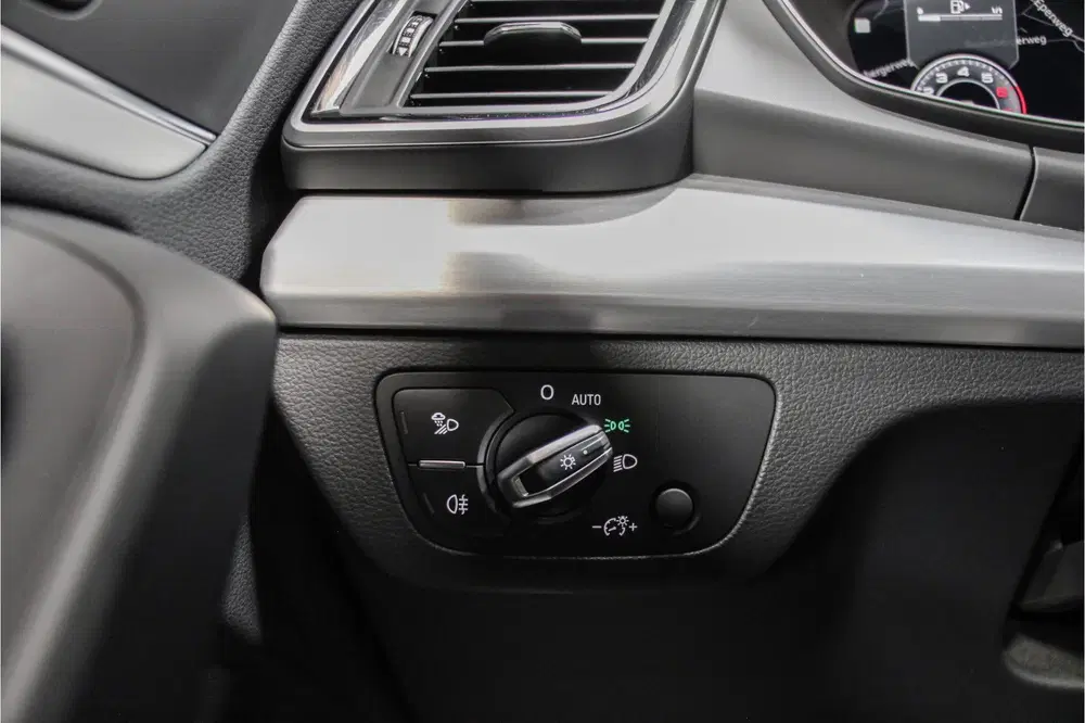 Audi Q5 40 TFSI S edition uit 2023, foto 13