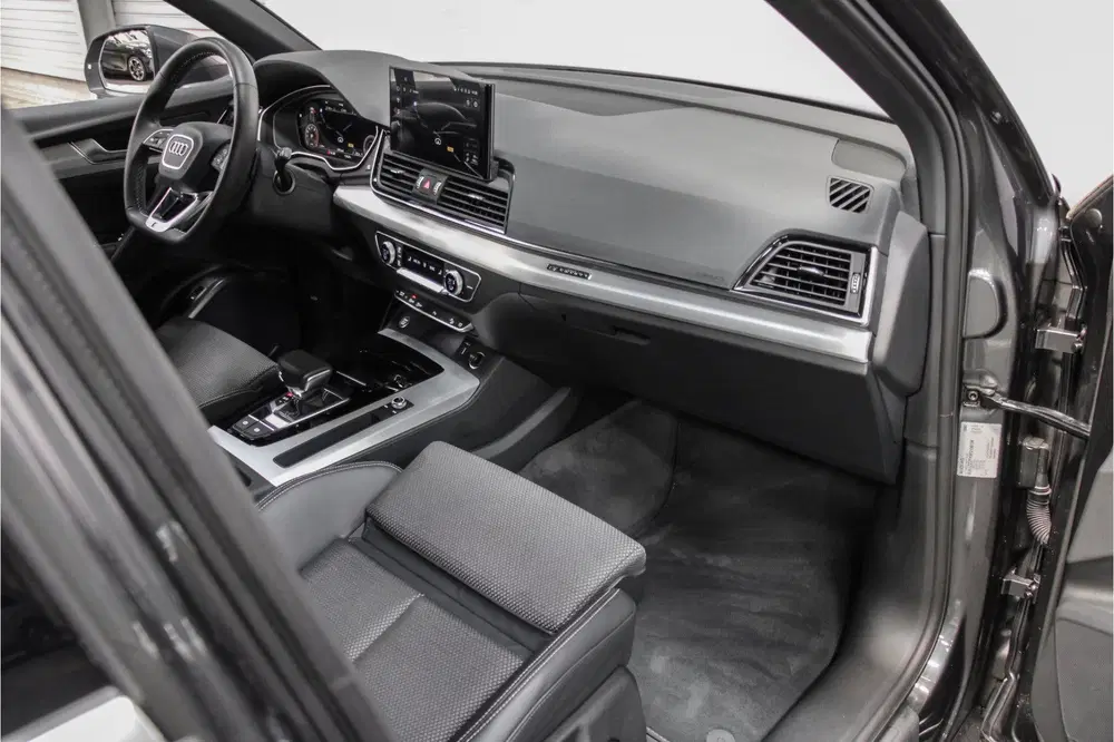 Audi Q5 40 TFSI S edition uit 2023, foto 9