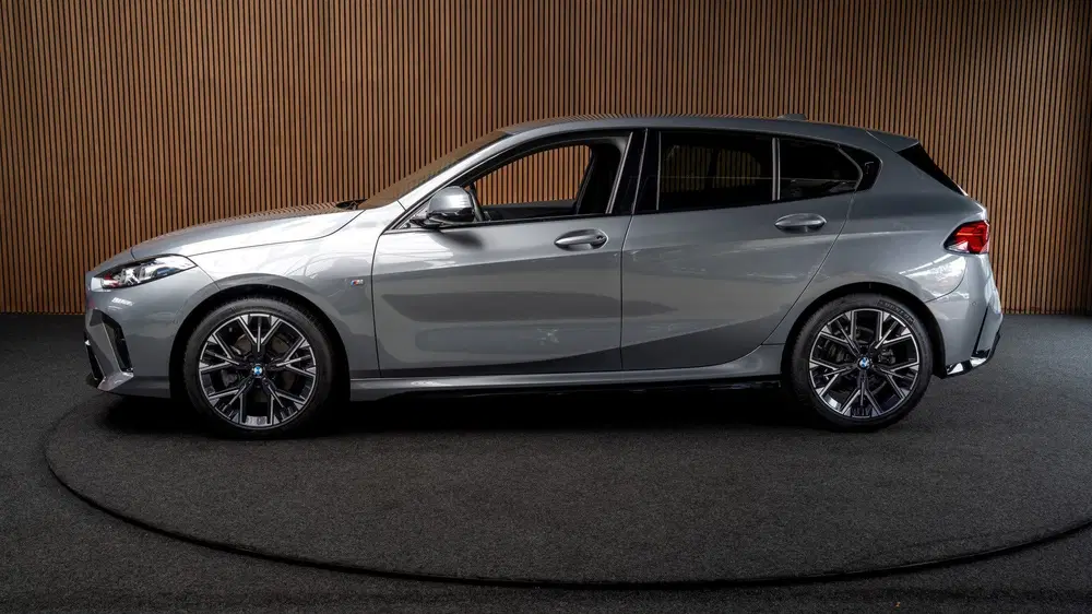 BMW 1-serie 120 Aut. M- pakket Navi Camera Leder Matri uit 2025, foto 2