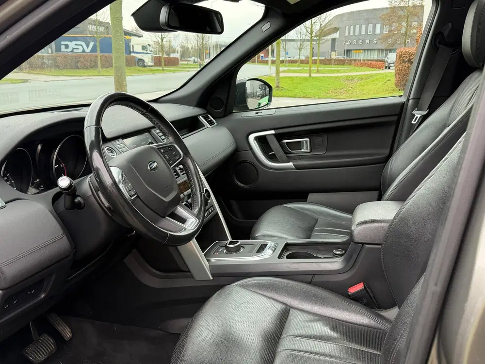 Land Rover Discovery Sport Grijs Kenteken uit 2019, foto 2