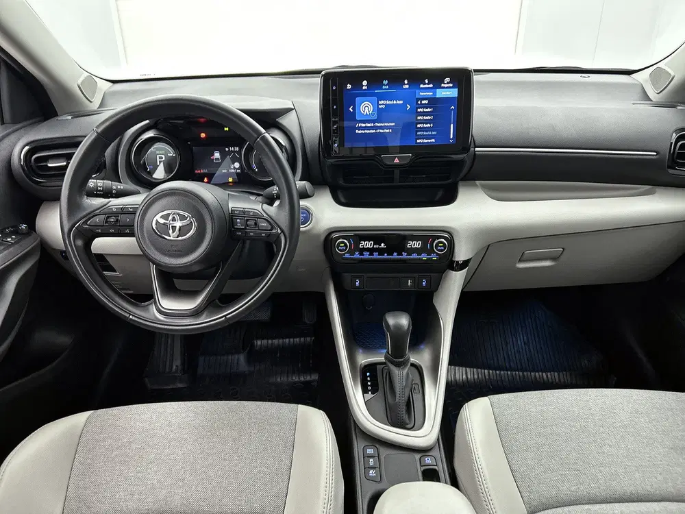 Toyota Yaris 1.5 Hybrid Excutive Limited uit 2023, foto 4