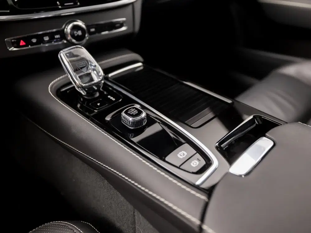 Volvo V90 2.0 T6 Plug-in hybrid AWD Ultimate Dark WE uit 2024, foto 15