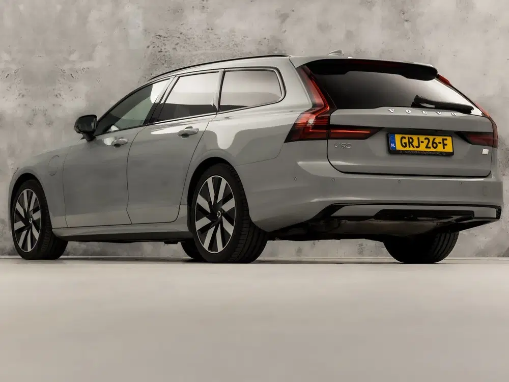Volvo V90 2.0 T6 Plug-in hybrid AWD Ultimate Dark WE uit 2024, foto 3