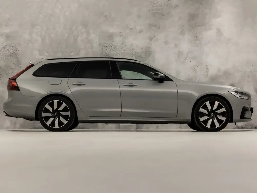Volvo V90 2.0 T6 Plug-in hybrid AWD Ultimate Dark WE uit 2024, foto 4
