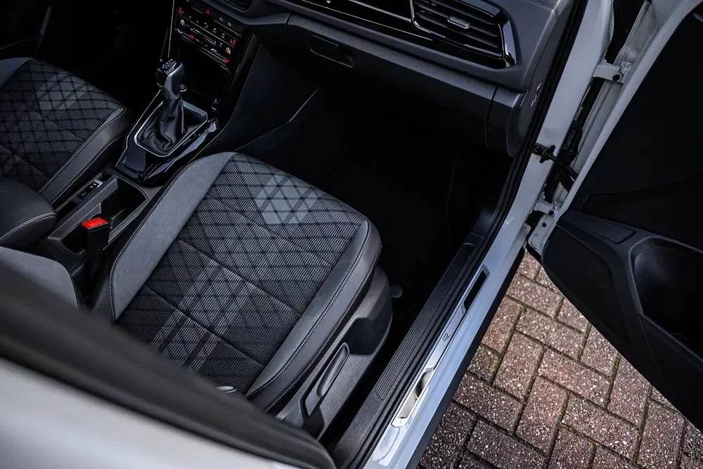 Volkswagen T-Roc 1.5 TSI R-Line Pano uit 2023, foto 15