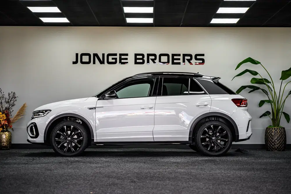 Volkswagen T-Roc 1.5 TSI R-Line Pano uit 2023, foto 2