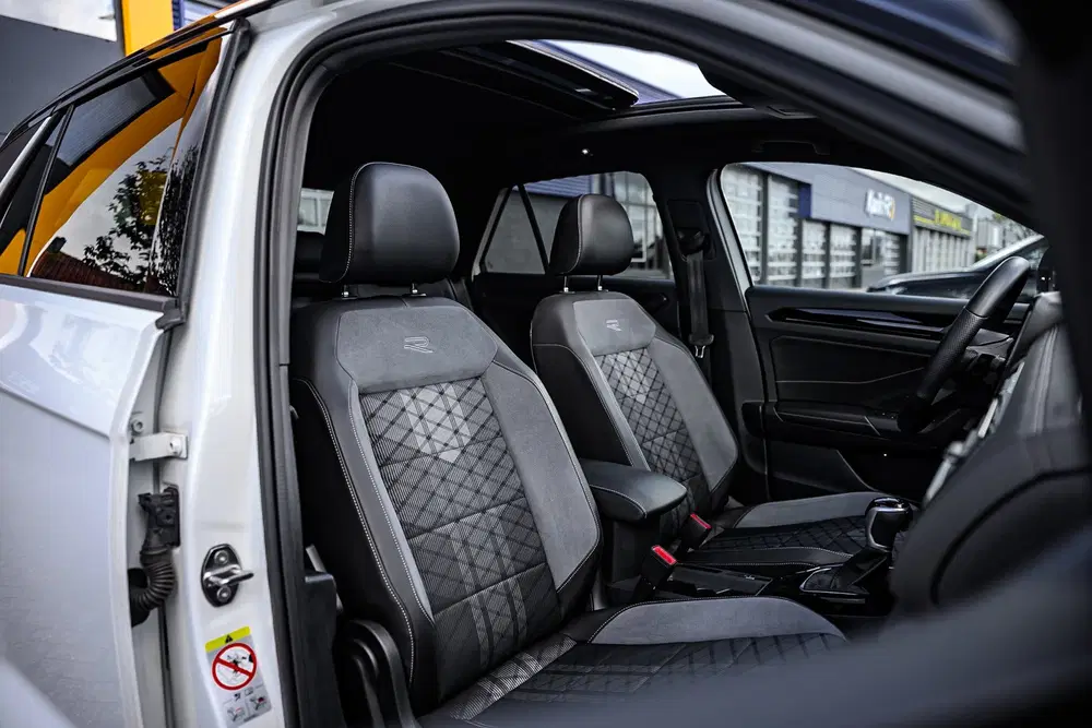Volkswagen T-Roc 1.5 TSI R-Line Pano uit 2023, foto 7
