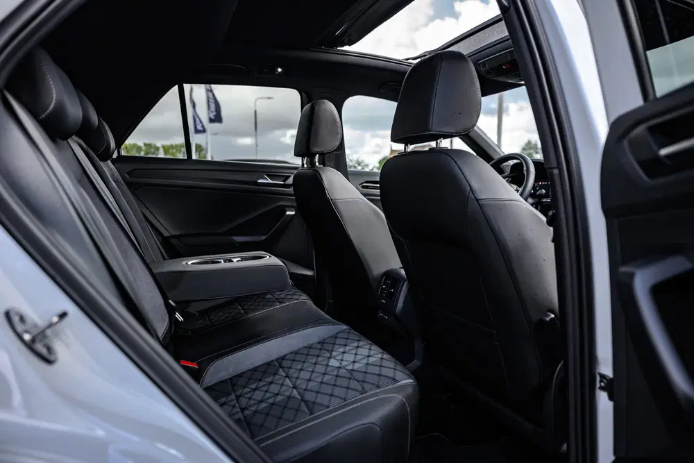 Volkswagen T-Roc 1.5 TSI R-Line Pano uit 2023, foto 8
