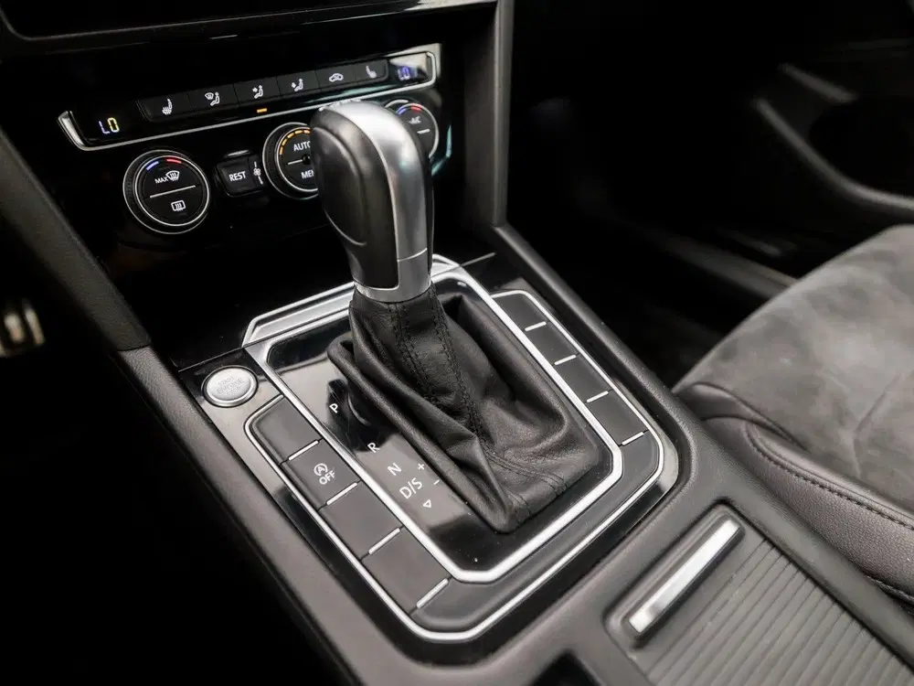 Volkswagen Passat 1.5 TSI Highline Sportline 150Pk A uit 2019, foto 13