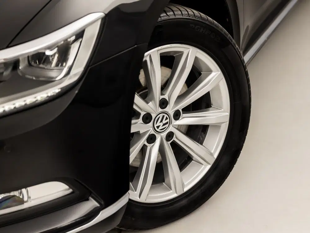 Volkswagen Passat 1.5 TSI Highline Sportline 150Pk A uit 2019, foto 15