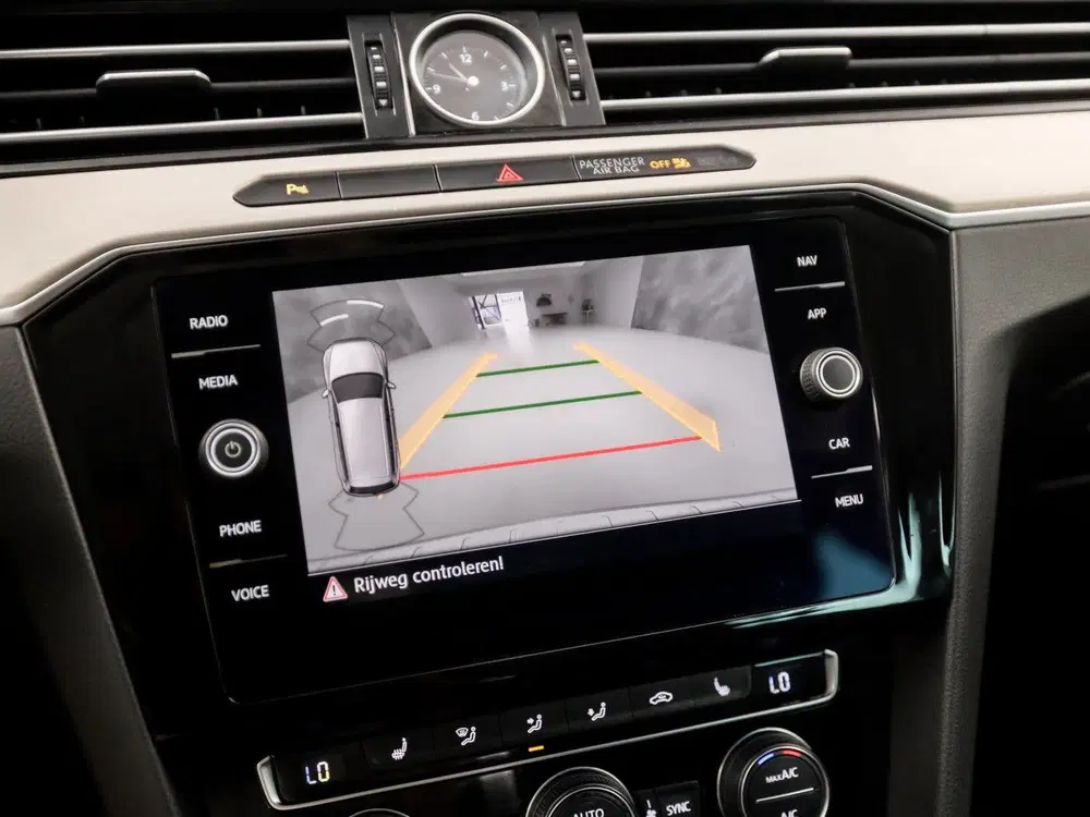 Volkswagen Passat 1.5 TSI Highline Sportline 150Pk A uit 2019, foto 9