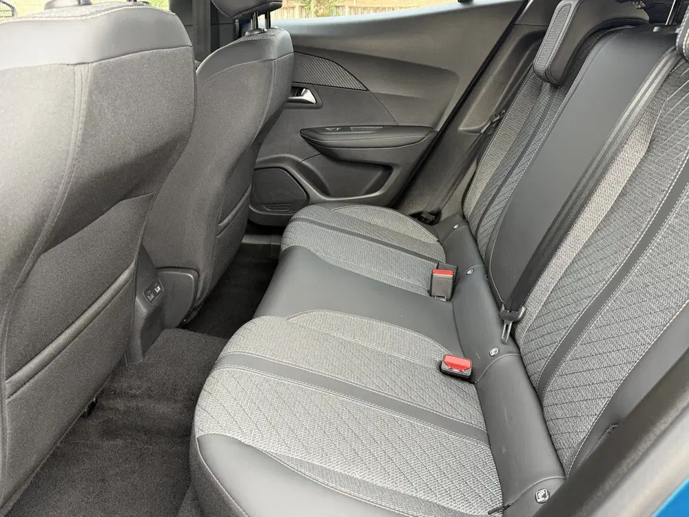 Peugeot 2008 1.2 Hybrid 145 Allure Automaat uit 2026, foto 13