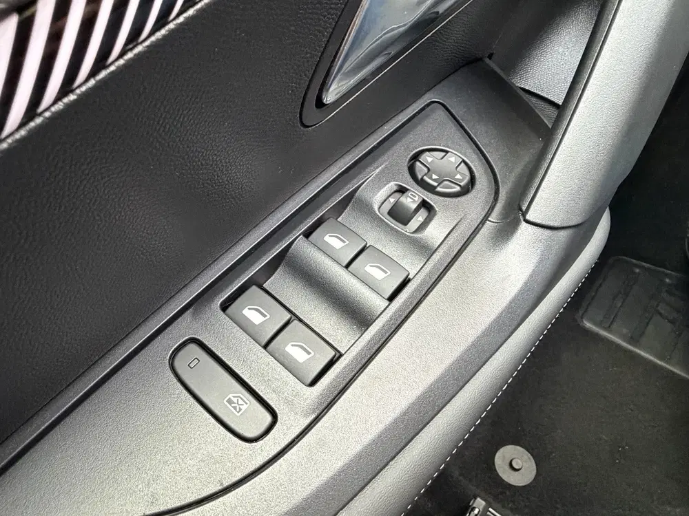 Peugeot 2008 1.2 Hybrid 145 Allure Automaat uit 2026, foto 14