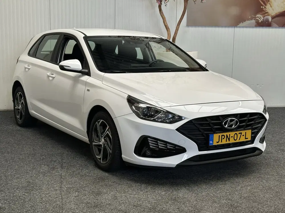 Hyundai i30 1.0 T-GDi MHEV COMFORT AUTOMAAT CRUISE CON uit 2023, foto 2
