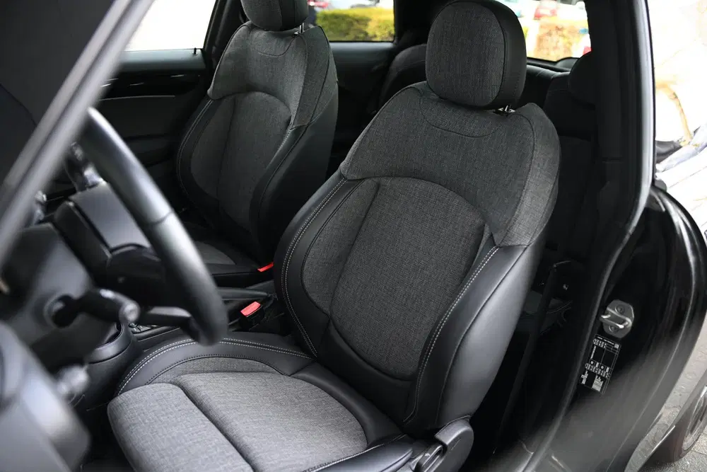 Mini Hatchback One Classic uit 2022, foto 3