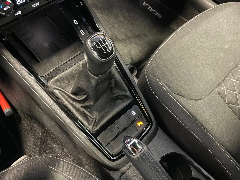 Skoda Scala 1.0 TSI Sport Business uit 2023, foto 15