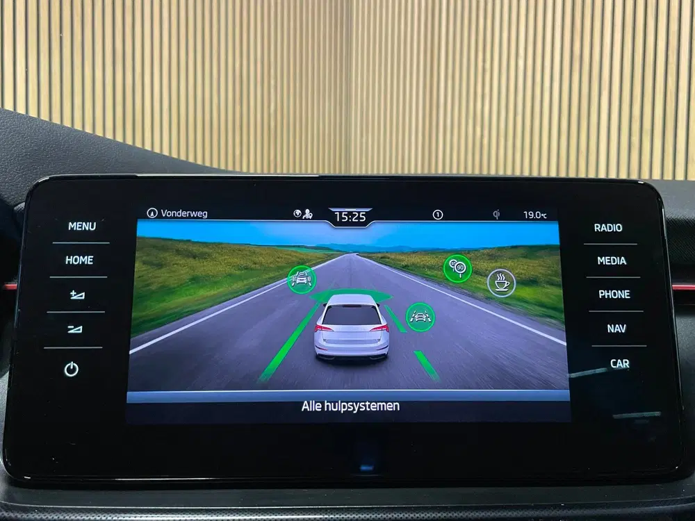Skoda Scala 1.0 TSI Sport Business uit 2023, foto 9