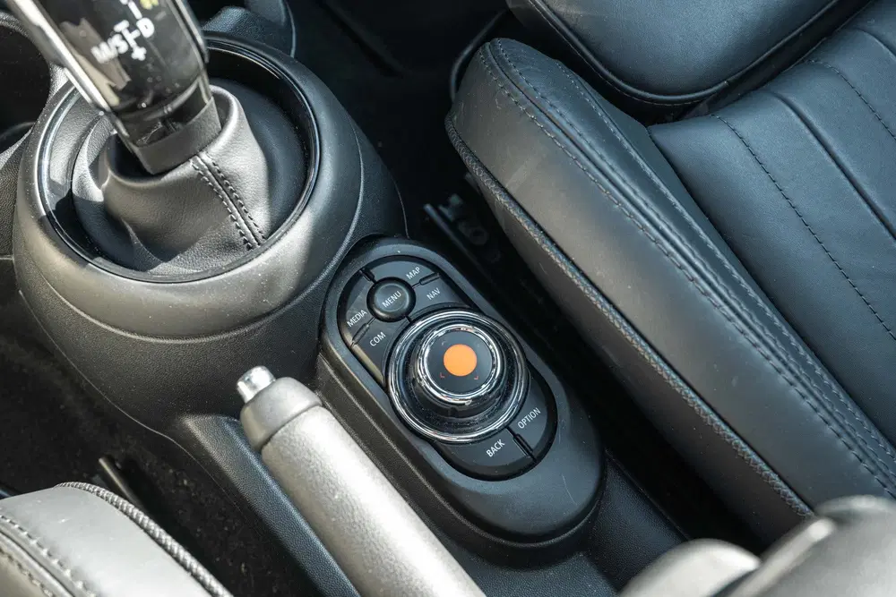 Mini Hatchback Cooper Automaat uit 2020, foto 13