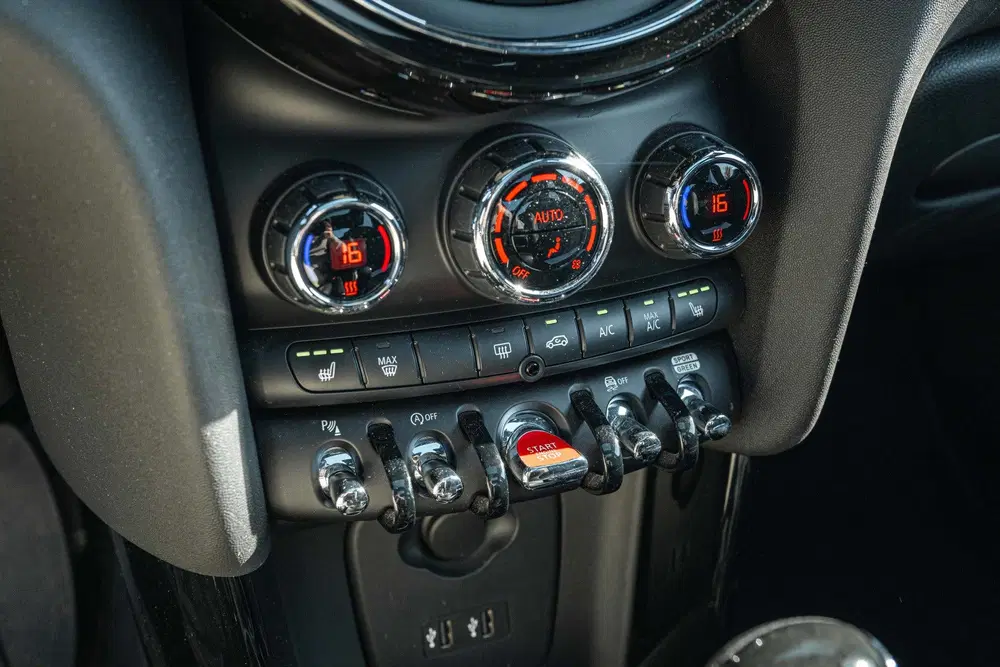 Mini Hatchback Cooper Automaat uit 2020, foto 15