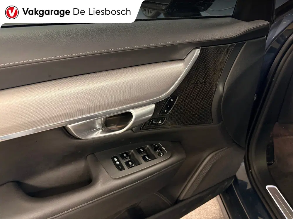 Volvo V90 2.0 T8 Plug-in hybrid AWD Ultimate Dark uit 2023, foto 13