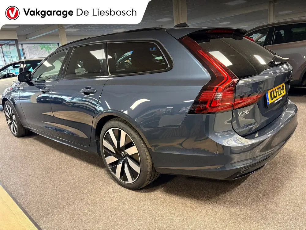 Volvo V90 2.0 T8 Plug-in hybrid AWD Ultimate Dark uit 2023, foto 4